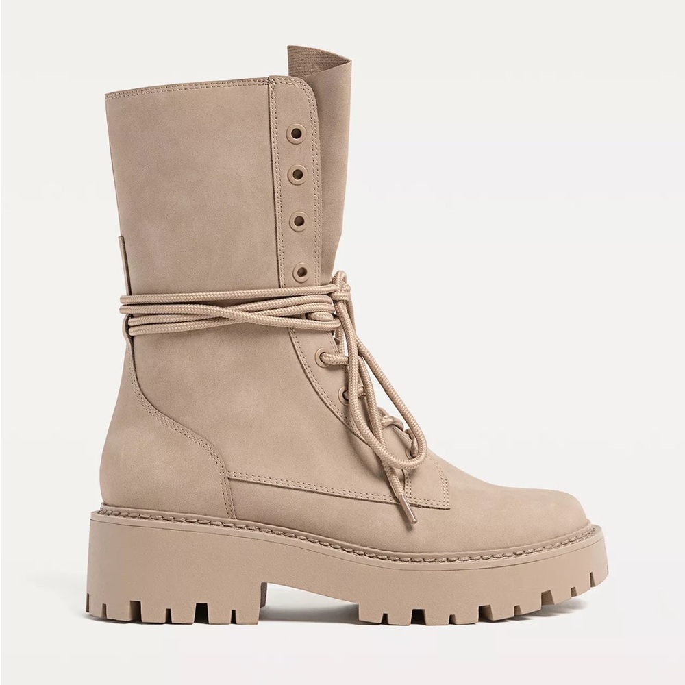 Stradivarius | Combat Boots (beige)
